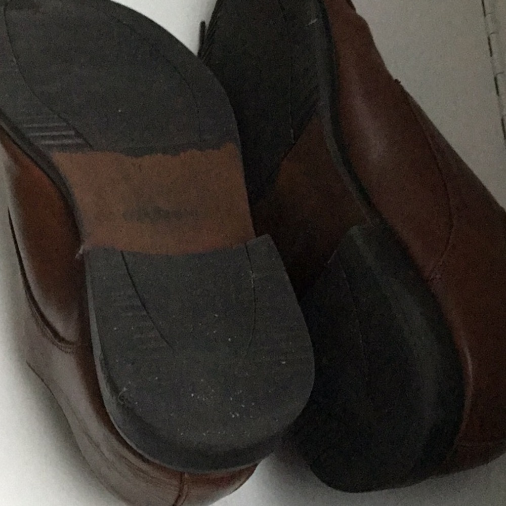 Shoes - Picture 2 of 3